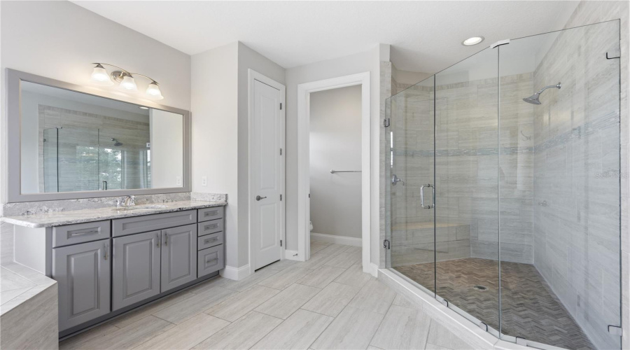 ORLANDO, Florida 32836, 5 Bedrooms Bedrooms, ,4 BathroomsBathrooms,Residential,For Sale,ANGEL OAK,0,MFRO6402221