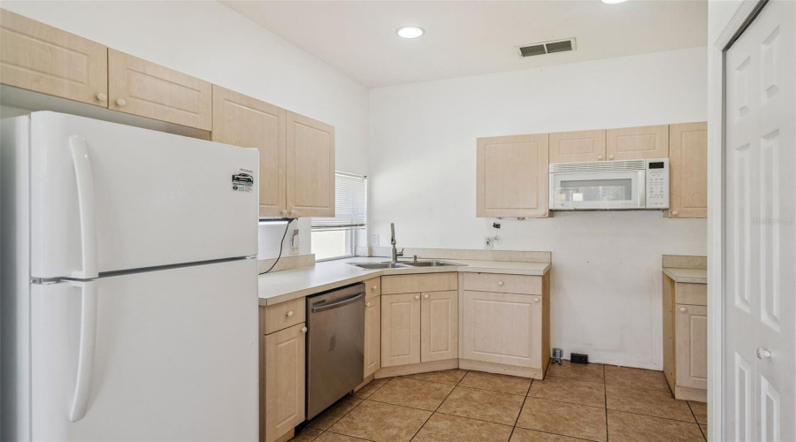 KISSIMMEE, Florida 34747, 4 Bedrooms Bedrooms, ,2 BathroomsBathrooms,Residential,For Sale,FAN PALM,0,MFRO6317015