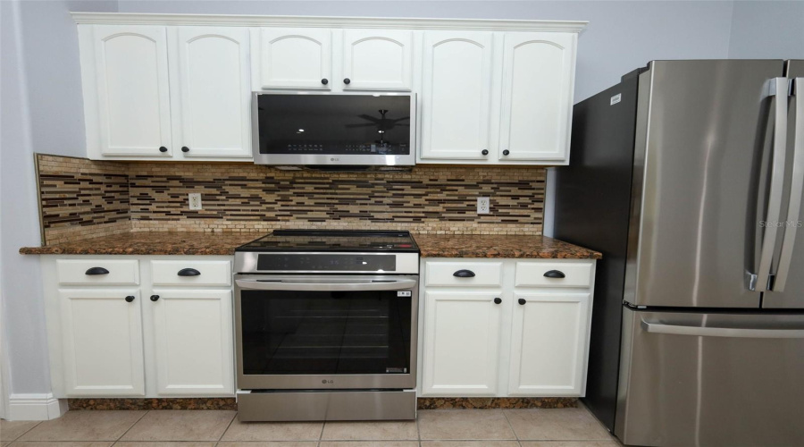 KISSIMMEE, Florida 34746, 4 Bedrooms Bedrooms, ,2 BathroomsBathrooms,Residential,For Sale,THE OAKS,0,MFRO6402511