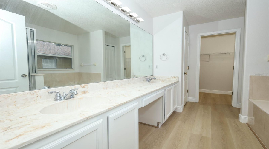 KISSIMMEE, Florida 34746, 4 Bedrooms Bedrooms, ,2 BathroomsBathrooms,Residential,For Sale,THE OAKS,0,MFRO6402511