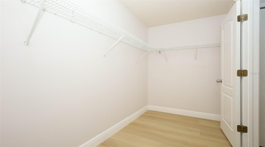 KISSIMMEE, Florida 34746, 4 Bedrooms Bedrooms, ,2 BathroomsBathrooms,Residential,For Sale,THE OAKS,0,MFRO6402511