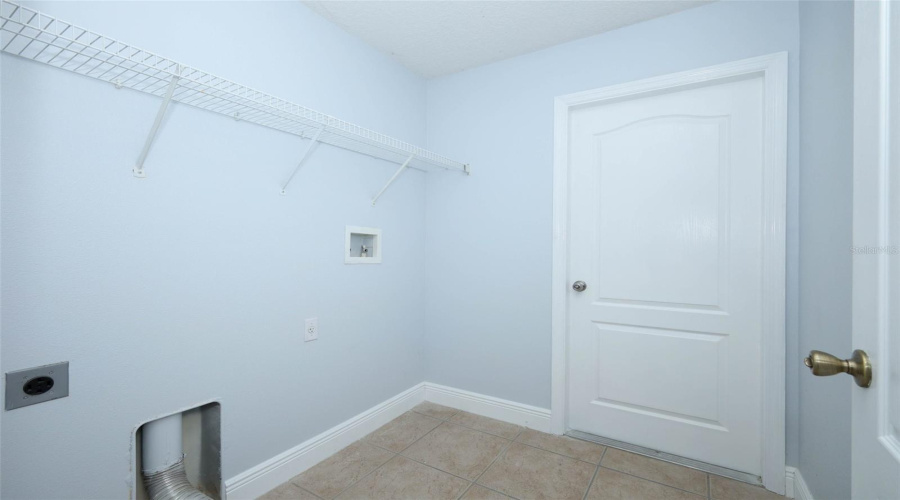 KISSIMMEE, Florida 34746, 4 Bedrooms Bedrooms, ,2 BathroomsBathrooms,Residential,For Sale,THE OAKS,0,MFRO6402511