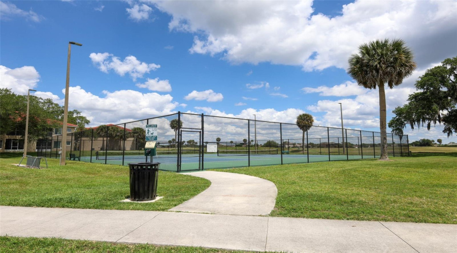 KISSIMMEE, Florida 34746, 4 Bedrooms Bedrooms, ,2 BathroomsBathrooms,Residential,For Sale,THE OAKS,0,MFRO6402511