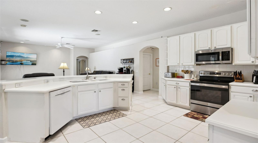 DAVENPORT, Florida 33897, 4 Bedrooms Bedrooms, ,3 BathroomsBathrooms,Residential,For Sale,PRESTWICK,0,MFRS5148743