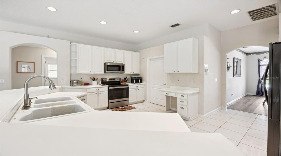 DAVENPORT, Florida 33897, 4 Bedrooms Bedrooms, ,3 BathroomsBathrooms,Residential,For Sale,PRESTWICK,0,MFRS5148743