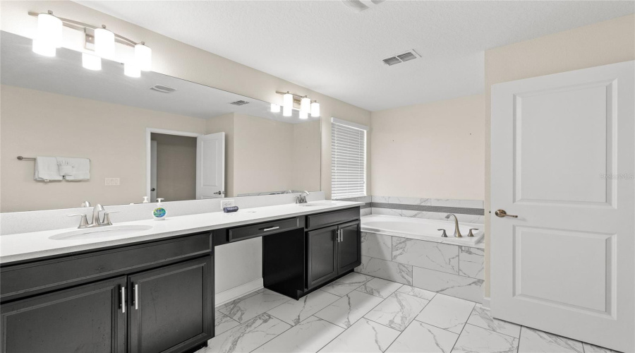 DAVENPORT, Florida 33896, 5 Bedrooms Bedrooms, ,5 BathroomsBathrooms,Residential,For Sale,FLANGE,0,MFRO6397771