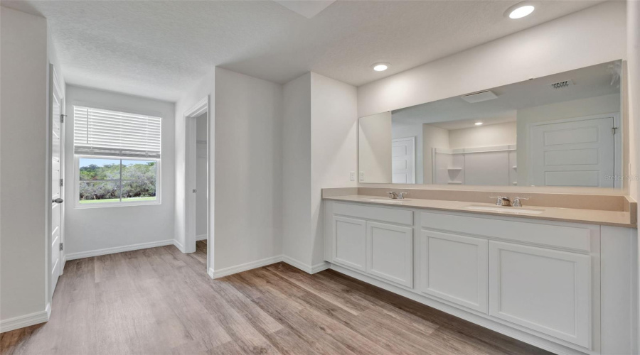 DAVENPORT, Florida 33837, 4 Bedrooms Bedrooms, ,3 BathroomsBathrooms,Residential,For Sale,PFEIFFER FALLS,0,MFRO6402710