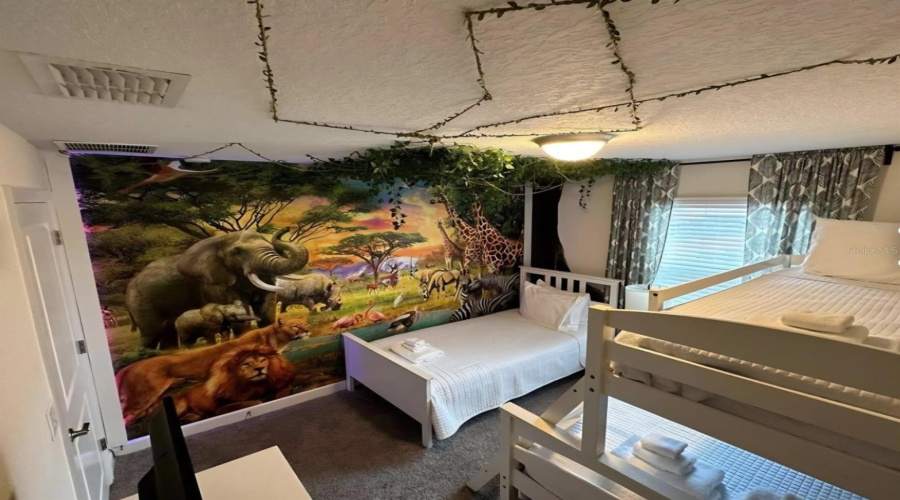 DAVENPORT, Florida 33896, 5 Bedrooms Bedrooms, ,4 BathroomsBathrooms,Residential,For Sale,STINGER,0,MFRO6402715