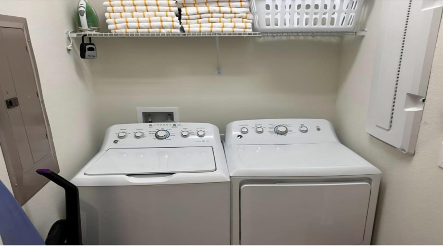 DAVENPORT, Florida 33896, 5 Bedrooms Bedrooms, ,4 BathroomsBathrooms,Residential,For Sale,STINGER,0,MFRO6402715