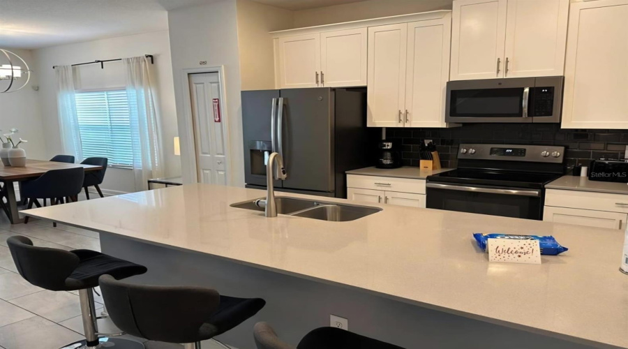 DAVENPORT, Florida 33896, 5 Bedrooms Bedrooms, ,4 BathroomsBathrooms,Residential,For Sale,STINGER,0,MFRO6402715