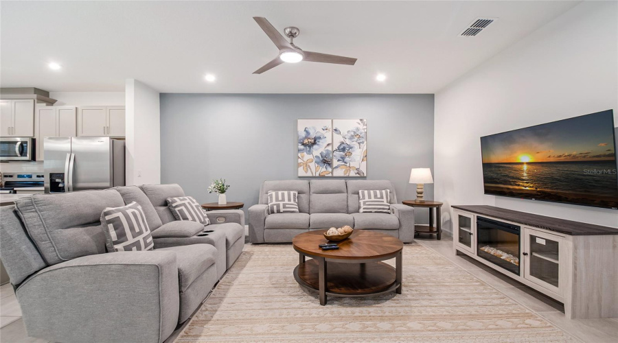 KISSIMMEE, Florida 34747, 4 Bedrooms Bedrooms, ,4 BathroomsBathrooms,Residential,For Sale,DISTANT SUN,0,MFRS5148713