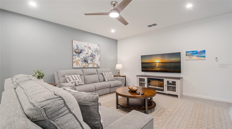 KISSIMMEE, Florida 34747, 4 Bedrooms Bedrooms, ,4 BathroomsBathrooms,Residential,For Sale,DISTANT SUN,0,MFRS5148713