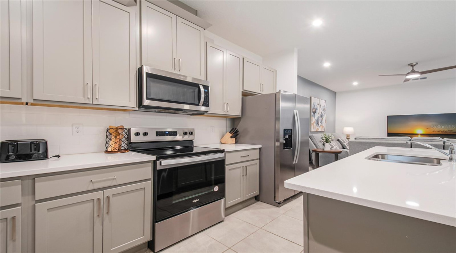 KISSIMMEE, Florida 34747, 4 Bedrooms Bedrooms, ,4 BathroomsBathrooms,Residential,For Sale,DISTANT SUN,0,MFRS5148713