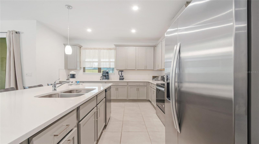 KISSIMMEE, Florida 34747, 4 Bedrooms Bedrooms, ,4 BathroomsBathrooms,Residential,For Sale,DISTANT SUN,0,MFRS5148713