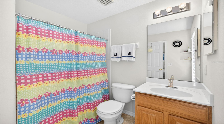 Guest Bathroom with Tub/Shower Combo
