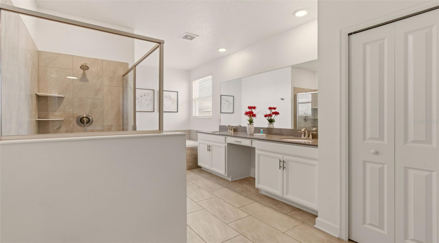 KISSIMMEE, Florida 34747, 6 Bedrooms Bedrooms, ,5 BathroomsBathrooms,Residential,For Sale,WHISTLING STRAITS,0,MFRS5148672