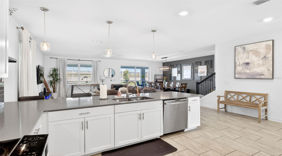 DAVENPORT, Florida 33896, 8 Bedrooms Bedrooms, ,5 BathroomsBathrooms,Residential,For Sale,SOMMERSET HILLS,0,MFRO6402019