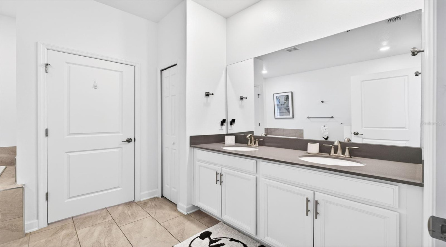 DAVENPORT, Florida 33896, 8 Bedrooms Bedrooms, ,5 BathroomsBathrooms,Residential,For Sale,SOMMERSET HILLS,0,MFRO6402019