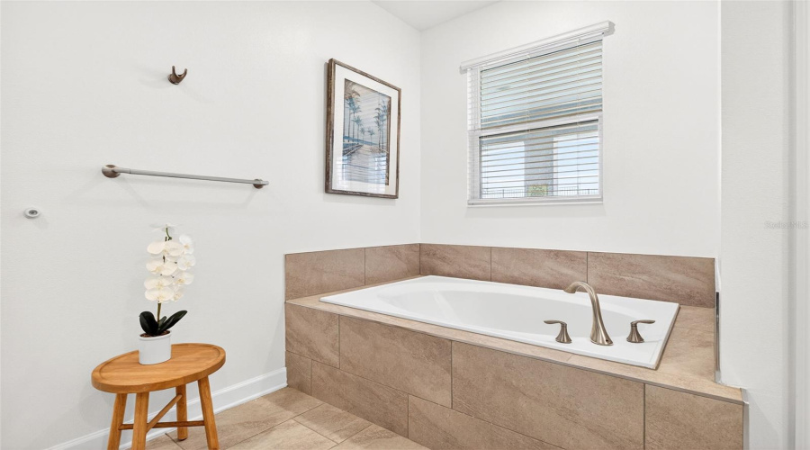 DAVENPORT, Florida 33896, 8 Bedrooms Bedrooms, ,5 BathroomsBathrooms,Residential,For Sale,SOMMERSET HILLS,0,MFRO6402019