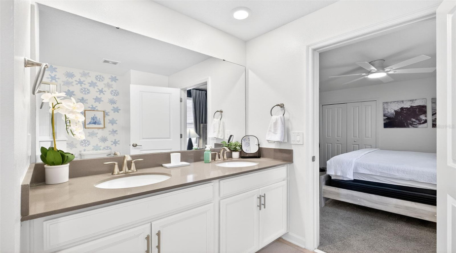 DAVENPORT, Florida 33896, 8 Bedrooms Bedrooms, ,5 BathroomsBathrooms,Residential,For Sale,SOMMERSET HILLS,0,MFRO6402019