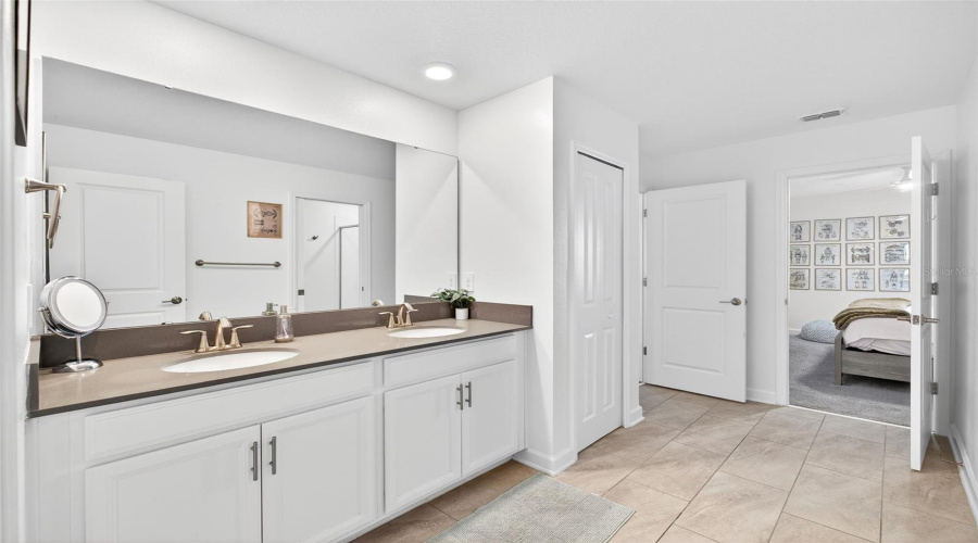 DAVENPORT, Florida 33896, 8 Bedrooms Bedrooms, ,5 BathroomsBathrooms,Residential,For Sale,SOMMERSET HILLS,0,MFRO6402019