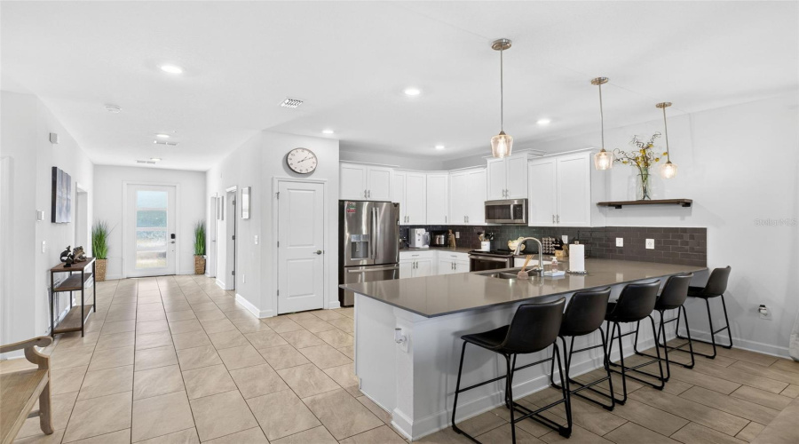 DAVENPORT, Florida 33896, 8 Bedrooms Bedrooms, ,5 BathroomsBathrooms,Residential,For Sale,SOMMERSET HILLS,0,MFRO6402019