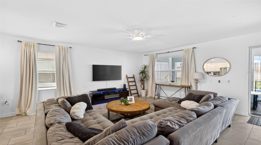 DAVENPORT, Florida 33896, 8 Bedrooms Bedrooms, ,5 BathroomsBathrooms,Residential,For Sale,SOMMERSET HILLS,0,MFRO6402019