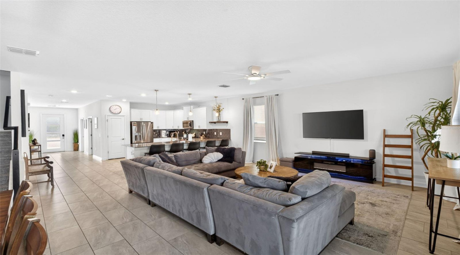 DAVENPORT, Florida 33896, 8 Bedrooms Bedrooms, ,5 BathroomsBathrooms,Residential,For Sale,SOMMERSET HILLS,0,MFRO6402019