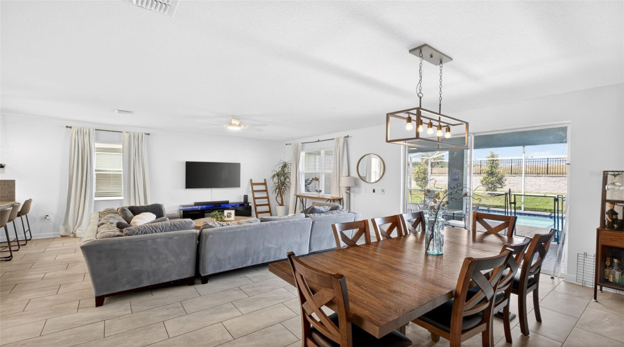 DAVENPORT, Florida 33896, 8 Bedrooms Bedrooms, ,5 BathroomsBathrooms,Residential,For Sale,SOMMERSET HILLS,0,MFRO6402019