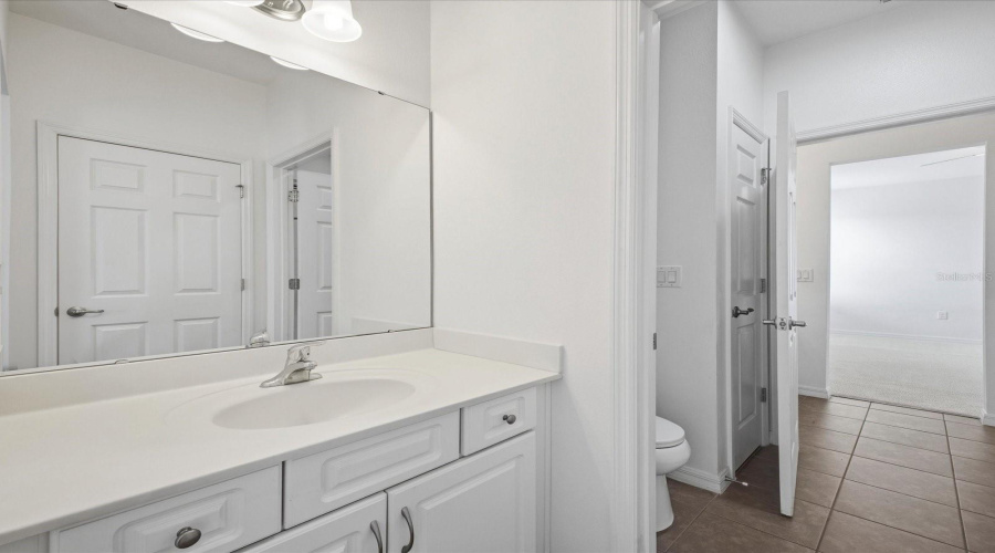 Jack-n-Jill Bathroom 3