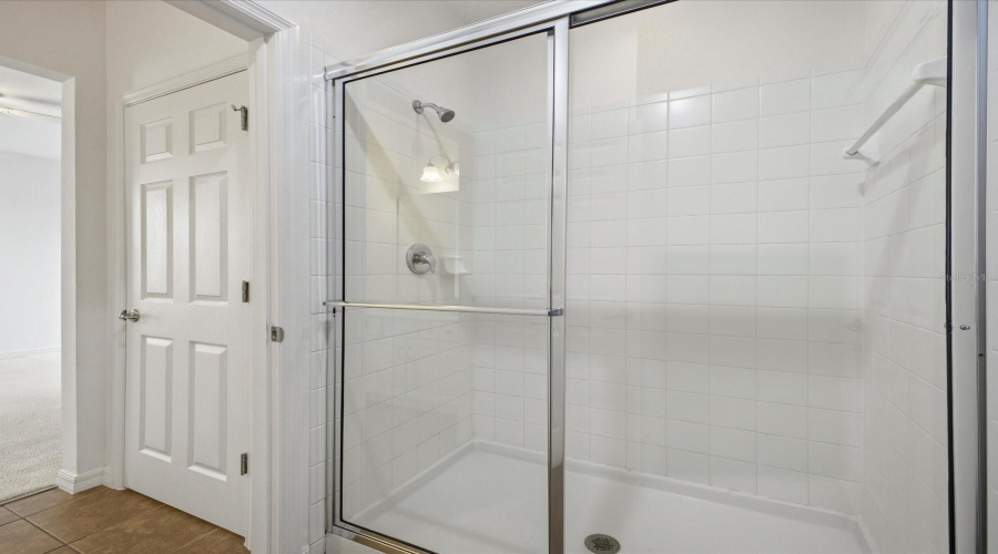 Jack-n-Jill Bathroom 3