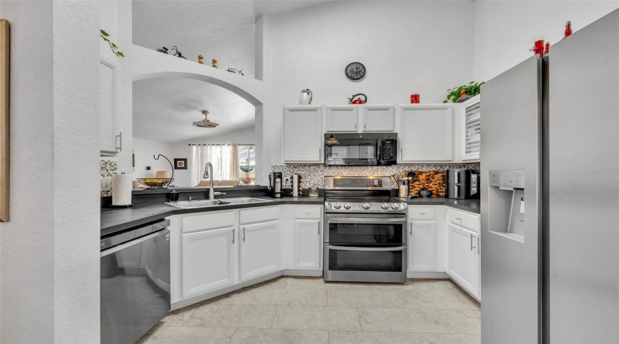 DAVENPORT, Florida 33897, 4 Bedrooms Bedrooms, ,2 BathroomsBathrooms,Residential,For Sale,HERRING,0,MFRO6402520