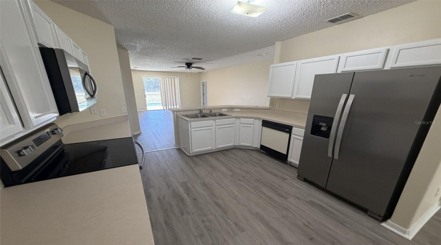 DAVENPORT, Florida 33837, 5 Bedrooms Bedrooms, ,3 BathroomsBathrooms,Residential,For Sale,SUNSET VIEW,0,MFRO6402874