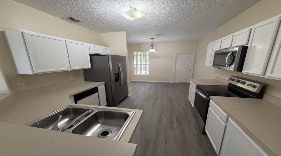DAVENPORT, Florida 33837, 5 Bedrooms Bedrooms, ,3 BathroomsBathrooms,Residential,For Sale,SUNSET VIEW,0,MFRO6402874