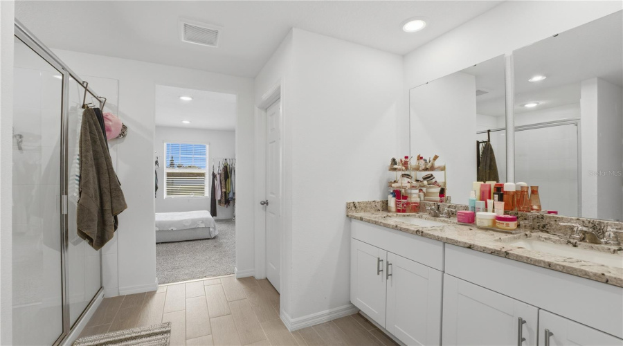 DAVENPORT, Florida 33837, 4 Bedrooms Bedrooms, ,2 BathroomsBathrooms,Residential,For Sale,WHITETAIL,0,MFRO6403038