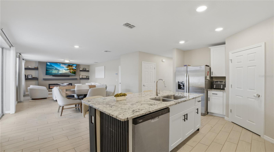 DAVENPORT, Florida 33837, 4 Bedrooms Bedrooms, ,2 BathroomsBathrooms,Residential,For Sale,WHITETAIL,0,MFRO6403038