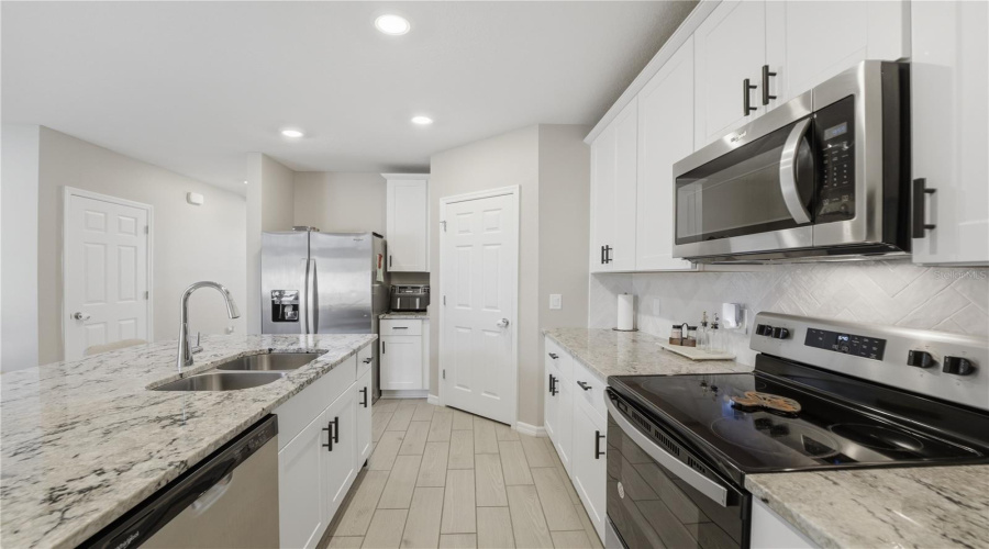 DAVENPORT, Florida 33837, 4 Bedrooms Bedrooms, ,2 BathroomsBathrooms,Residential,For Sale,WHITETAIL,0,MFRO6403038