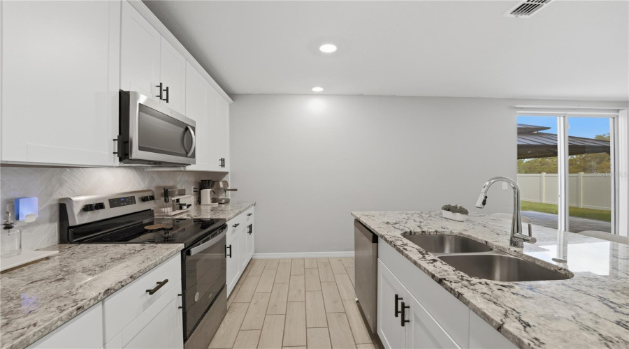 DAVENPORT, Florida 33837, 4 Bedrooms Bedrooms, ,2 BathroomsBathrooms,Residential,For Sale,WHITETAIL,0,MFRO6403038