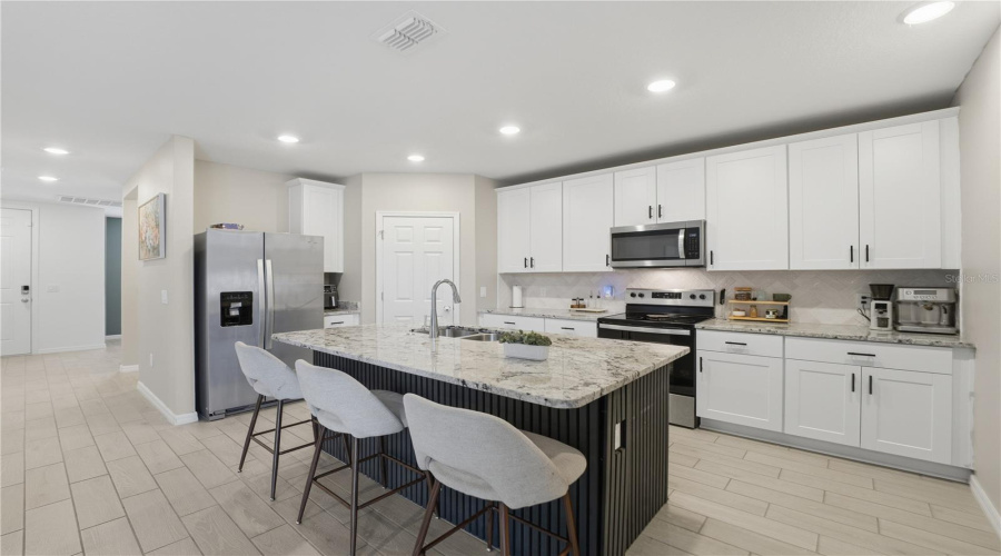 DAVENPORT, Florida 33837, 4 Bedrooms Bedrooms, ,2 BathroomsBathrooms,Residential,For Sale,WHITETAIL,0,MFRO6403038