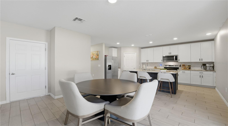 DAVENPORT, Florida 33837, 4 Bedrooms Bedrooms, ,2 BathroomsBathrooms,Residential,For Sale,WHITETAIL,0,MFRO6403038