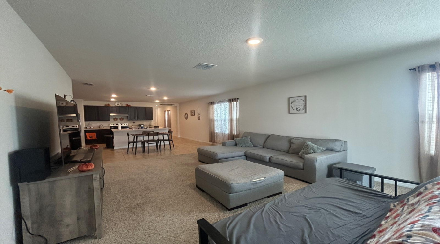 DAVENPORT, Florida 33837, 3 Bedrooms Bedrooms, ,2 BathroomsBathrooms,Residential,For Sale,BERRY,0,MFRS5136280