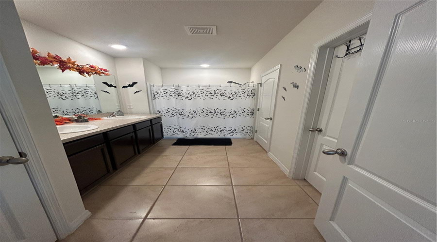 DAVENPORT, Florida 33837, 3 Bedrooms Bedrooms, ,2 BathroomsBathrooms,Residential,For Sale,BERRY,0,MFRS5136280