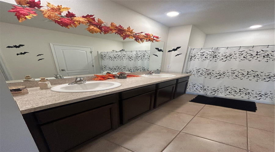 DAVENPORT, Florida 33837, 3 Bedrooms Bedrooms, ,2 BathroomsBathrooms,Residential,For Sale,BERRY,0,MFRS5136280