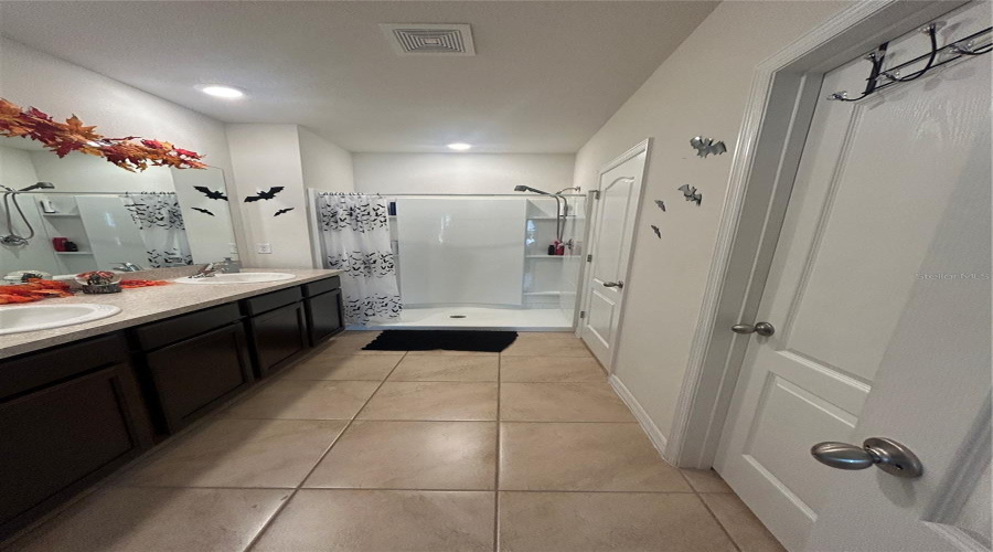 DAVENPORT, Florida 33837, 3 Bedrooms Bedrooms, ,2 BathroomsBathrooms,Residential,For Sale,BERRY,0,MFRS5136280