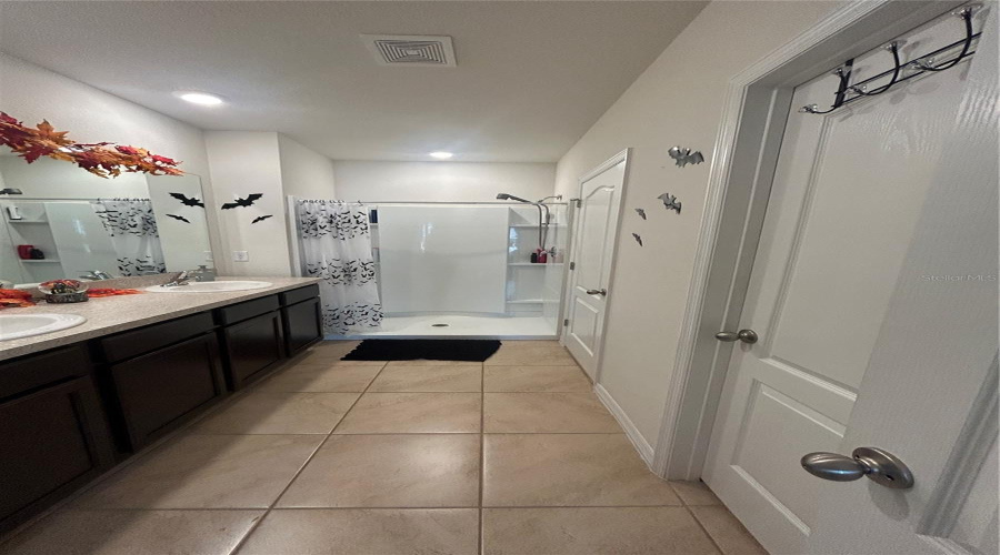 DAVENPORT, Florida 33837, 3 Bedrooms Bedrooms, ,2 BathroomsBathrooms,Residential,For Sale,BERRY,0,MFRS5136280