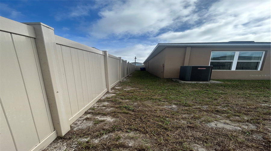 DAVENPORT, Florida 33837, 3 Bedrooms Bedrooms, ,2 BathroomsBathrooms,Residential,For Sale,BERRY,0,MFRS5136280