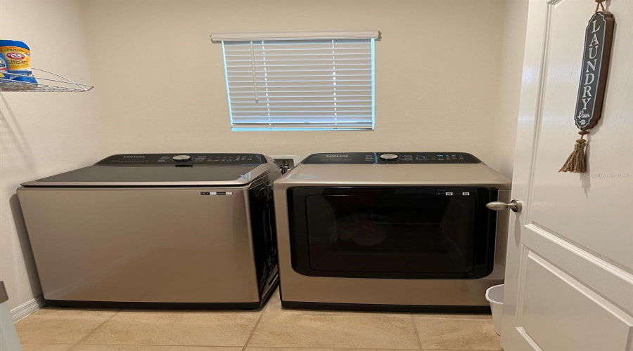 DAVENPORT, Florida 33837, 3 Bedrooms Bedrooms, ,2 BathroomsBathrooms,Residential,For Sale,BERRY,0,MFRS5136280