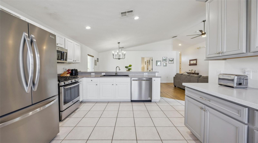 DAVENPORT, Florida 33837, 4 Bedrooms Bedrooms, ,3 BathroomsBathrooms,Residential,For Sale,TIVOLI,0,MFRO6401550