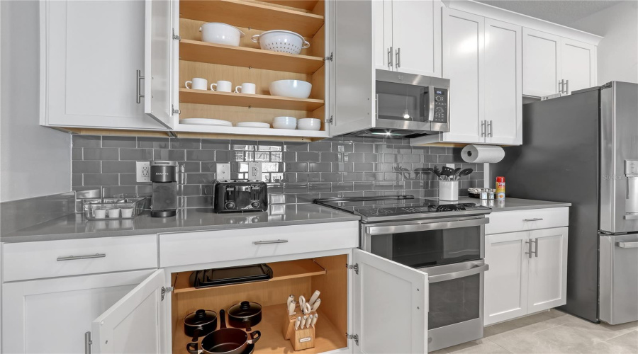 DAVENPORT, Florida 33896, 4 Bedrooms Bedrooms, ,3 BathroomsBathrooms,Residential,For Sale,KINGSBARN,0,MFRTB8502672