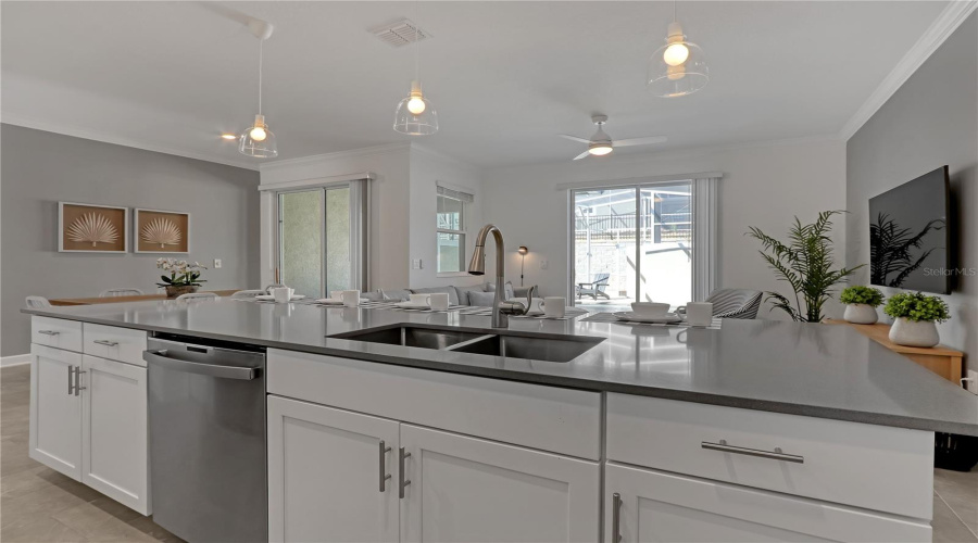 DAVENPORT, Florida 33896, 4 Bedrooms Bedrooms, ,3 BathroomsBathrooms,Residential,For Sale,KINGSBARN,0,MFRTB8502672